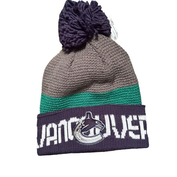 NWT Reebok CANUCKS  NHL Centre Ice Toque - VANCOUVER CANUCKS - Picture 3 of 3